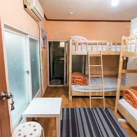 Jinho'S Black Whale Guest House & Bar Сеул Экстерьер фото